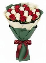 Букет Микс из красных и белых роз в Засосне