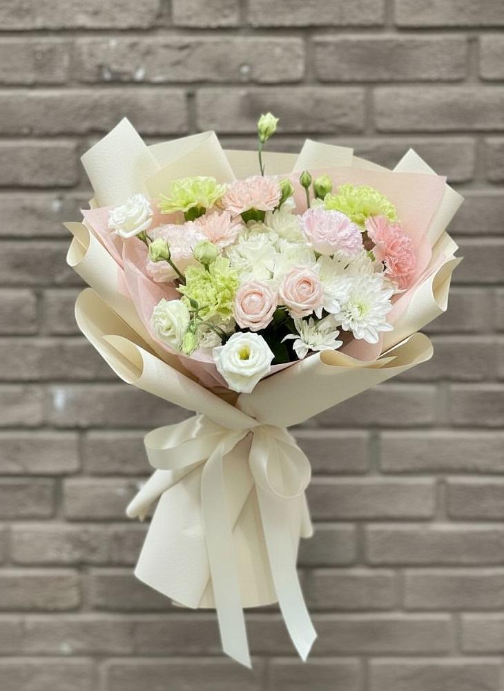 Букет цветов из: Гвоздики, Розы, Лизиантусы и Хризантемы в Засосне